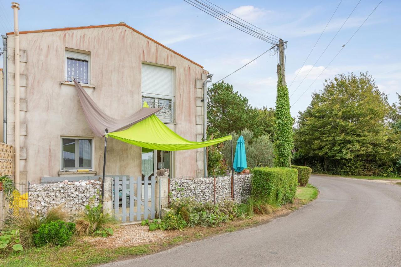 Appartement Accueillant A Mortagne Sur Gironde 45 M² Terrasse Exteriör bild